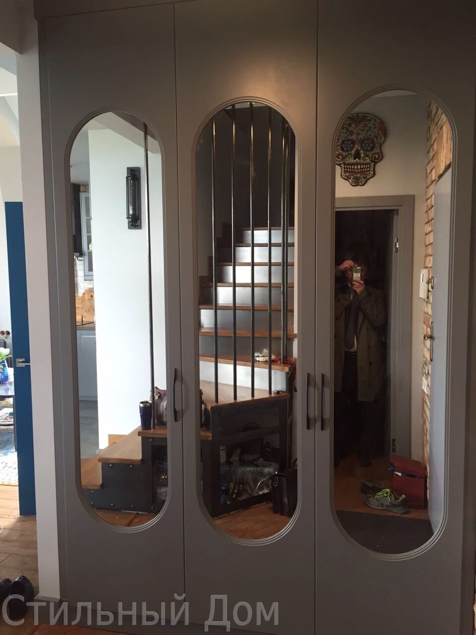 Шкаф МДФ с распашными дверями , с встроенными зеркалами